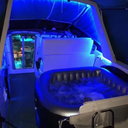 Lady L Bateau 10 Metres Jacuzzi