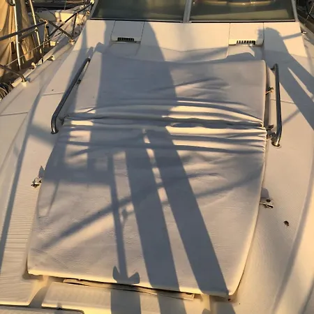 Lady L Bateau 10 Metres Jacuzzi Hotel en barco