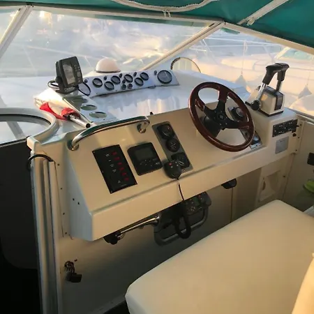 Lady L Bateau 10 Metres Jacuzzi Hotel en barco