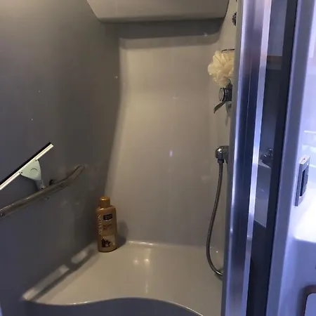 Lady L Bateau 10 Metres Jacuzzi Hotel en barco
