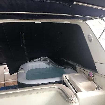 Lady L Bateau 10 Metres Jacuzzi Hotel en barco