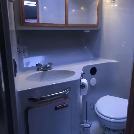Hotel en barco Lady L Bateau 10 Metres Jacuzzi Saint-Laurent-du-Var