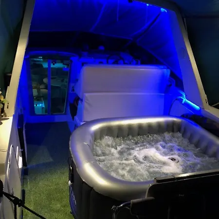 Botel Lady L Bateau 10 Metres Jacuzzi