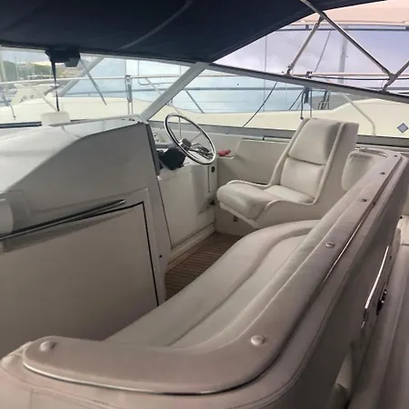 Botel Lady L Bateau 10 Metres Jacuzzi